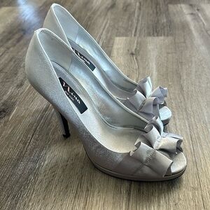 Nina Women's Evelixa-Ys Open-Toe Pump, Size 8, Royal Silver